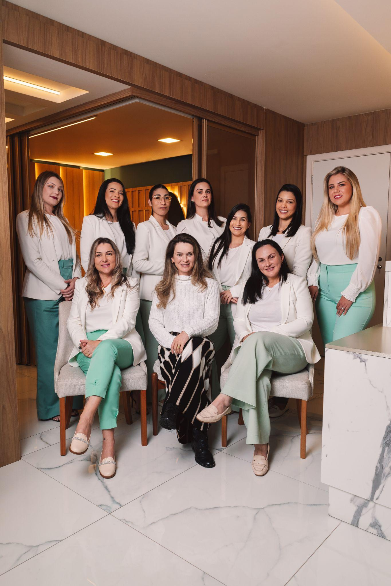 Imagem do Corpo Médico Completo da Audra Clínica e Hair Spa (com 10 pessoas na equipe, entre terapeutas, médicos, enfermeiras e auxiliares)